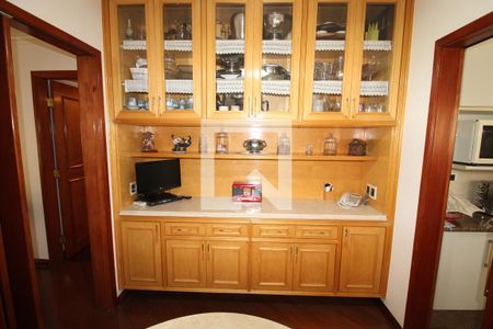 Apartamento para alugar com 207m², 4 quartos e 4 vagasCopa