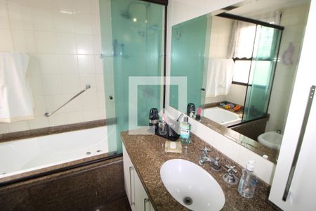 Apartamento para alugar com 207m², 4 quartos e 4 vagasQuarto 3 - Banheiro