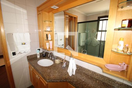 Apartamento para alugar com 207m², 4 quartos e 4 vagasQuarto 2 - Banheiro