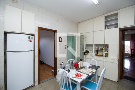 Casa à venda com 200m², 4 quartos e 4 vagas Casa à venda com 200m², 4 quartos e 4 vagasCozinha