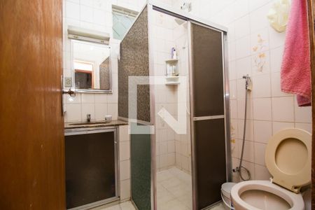 Casa à venda com 200m², 4 quartos e 4 vagas Casa à venda com 200m², 4 quartos e 4 vagasBanheiro