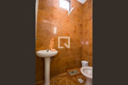 Casa à venda com 200m², 4 quartos e 4 vagas Casa à venda com 200m², 4 quartos e 4 vagasBanheiro