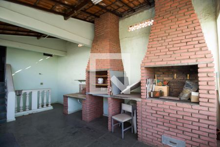 Casa à venda com 200m², 4 quartos e 4 vagas Casa à venda com 200m², 4 quartos e 4 vagasVaranda