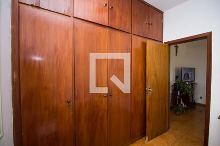 Casa à venda com 200m², 4 quartos e 4 vagas Casa à venda com 200m², 4 quartos e 4 vagasQuarto