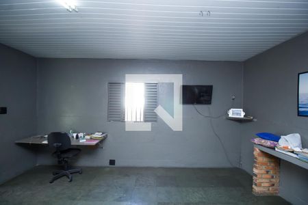 Casa à venda com 200m², 4 quartos e 4 vagas Casa à venda com 200m², 4 quartos e 4 vagasQuarto