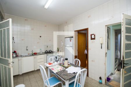 Casa à venda com 200m², 4 quartos e 4 vagas Casa à venda com 200m², 4 quartos e 4 vagasCozinha