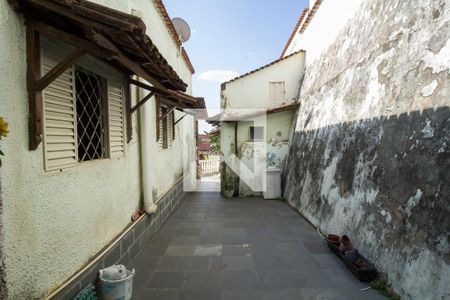 Casa à venda com 200m², 4 quartos e 4 vagas Casa à venda com 200m², 4 quartos e 4 vagasÁrea externa