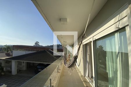 Casa à venda com 160m², 3 quartos e 2 vagasSuíte 2 varanda