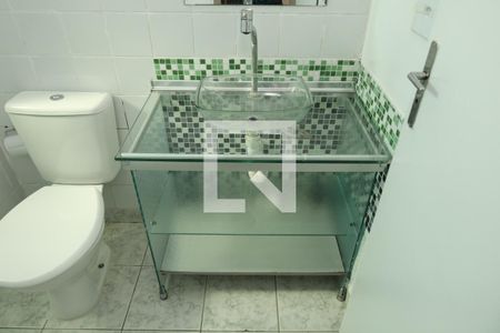 Banheiro de apartamento para alugar com 2 quartos, 62m² em Vila Carmosina, São Paulo