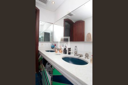 Apartamento à venda com 310m², 3 quartos e 3 vagasBanheiro 2