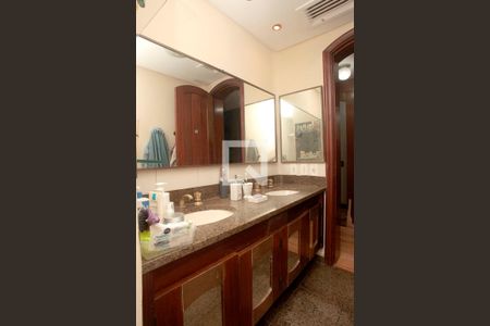 Apartamento à venda com 310m², 3 quartos e 3 vagasBanheiro Quarto 1 Suíte