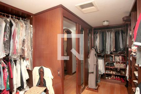Apartamento à venda com 310m², 3 quartos e 3 vagasCloset