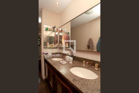 Apartamento à venda com 310m², 3 quartos e 3 vagasBanheiro Quarto 1 Suíte