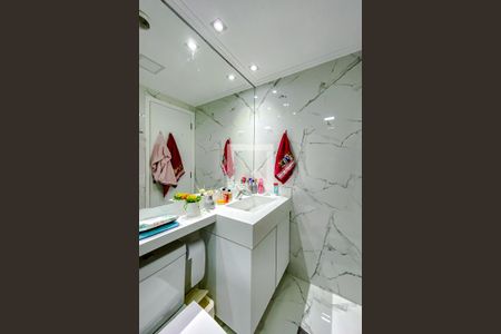 Apartamento à venda com 74m², 2 quartos e 2 vagasBanheiro da Suíte 1