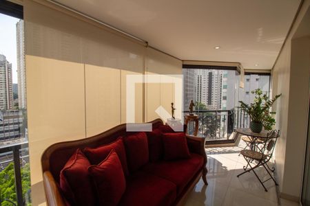 Apartamento à venda com 172m², 4 quartos e 4 vagasVaranda