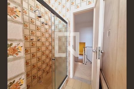 Casa à venda com 250m², 6 quartos e 3 vagas Casa à venda com 250m², 6 quartos e 3 vagasBanheiro 2