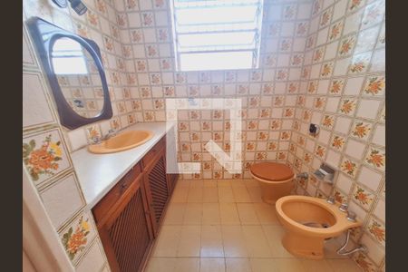 Casa à venda com 250m², 6 quartos e 3 vagas Casa à venda com 250m², 6 quartos e 3 vagasBanheiro 2