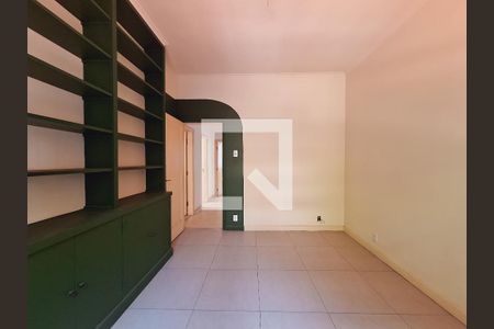 Casa à venda com 250m², 6 quartos e 3 vagas Casa à venda com 250m², 6 quartos e 3 vagasQuarto 4