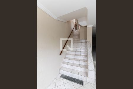 Casa à venda com 125m², 3 quartos e 2 vagas Casa à venda com 125m², 3 quartos e 2 vagasEscada