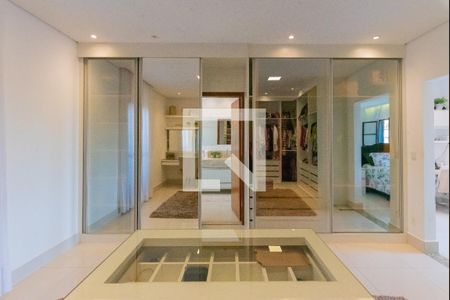 Casa à venda com 420m², 4 quartos e 4 vagas Casa à venda com 420m², 4 quartos e 4 vagasCloset da Suíte 1