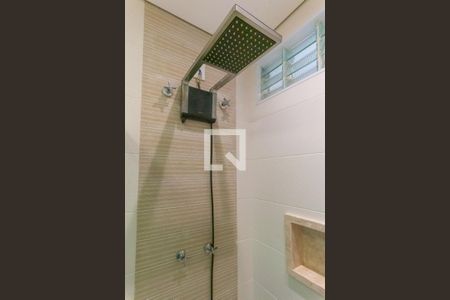 Casa à venda com 420m², 4 quartos e 4 vagas Casa à venda com 420m², 4 quartos e 4 vagasBanheiro