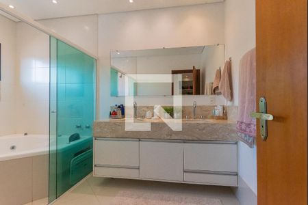 Casa à venda com 420m², 4 quartos e 4 vagas Casa à venda com 420m², 4 quartos e 4 vagasBanheiro 1 da Suíte 1