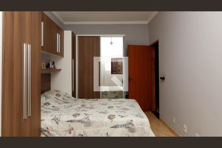 Casa à venda com 93m², 2 quartos e 4 vagas Casa à venda com 93m², 2 quartos e 4 vagasSuíte