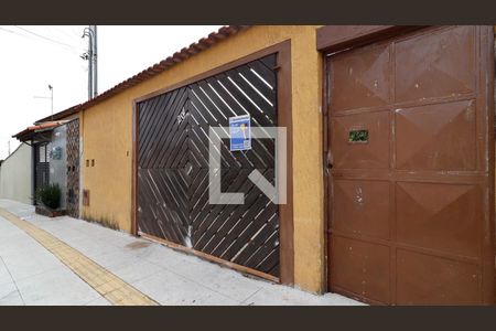 Casa à venda com 93m², 2 quartos e 4 vagas Casa à venda com 93m², 2 quartos e 4 vagasFachada e plaquinha