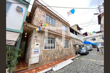 Casa à venda com 100m², 3 quartos e 1 vagaFachada da casa