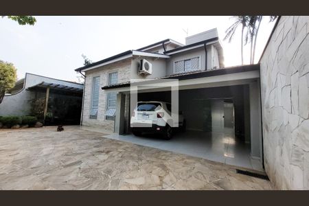 Casa à venda com 450m², 3 quartos e 6 vagas Casa à venda com 450m², 3 quartos e 6 vagasGaragem