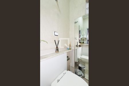 Casa à venda com 450m², 3 quartos e 6 vagas Casa à venda com 450m², 3 quartos e 6 vagasLavabo