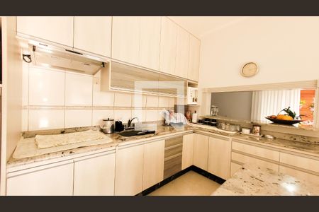 Casa à venda com 450m², 3 quartos e 6 vagas Casa à venda com 450m², 3 quartos e 6 vagasCozinha