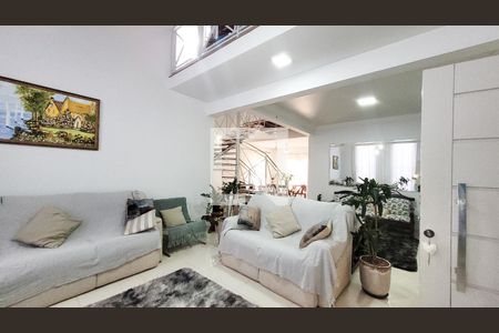 Casa à venda com 450m², 3 quartos e 6 vagas Casa à venda com 450m², 3 quartos e 6 vagasSala