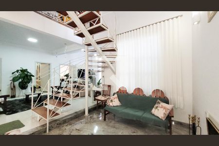 Casa à venda com 450m², 3 quartos e 6 vagas Casa à venda com 450m², 3 quartos e 6 vagasSala