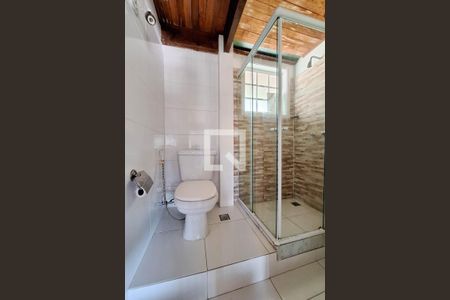 Banheiro de casa à venda com 1 quarto, 80m² em Piratininga, Niterói