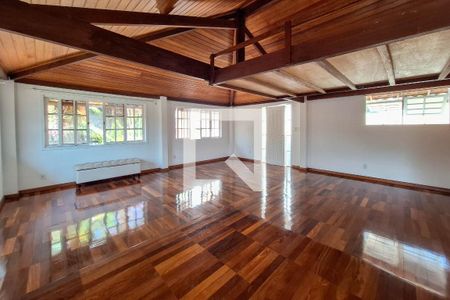 Sala de casa à venda com 1 quarto, 80m² em Piratininga, Niterói