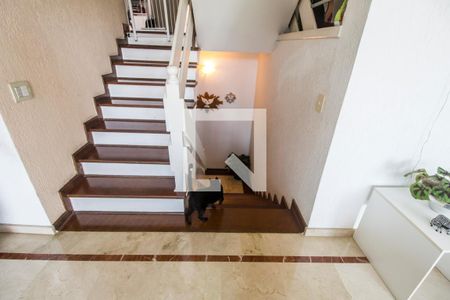 Casa à venda com 400m², 5 quartos e 6 vagasEscada