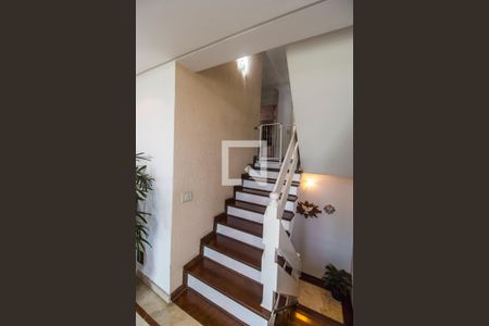 Casa à venda com 400m², 5 quartos e 6 vagasEscada