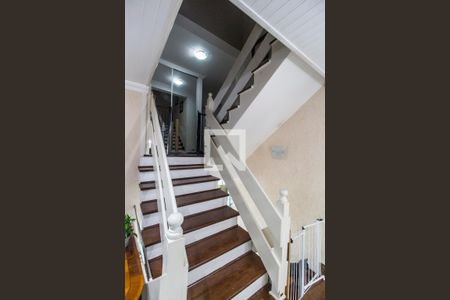 Casa à venda com 400m², 5 quartos e 6 vagasEscada