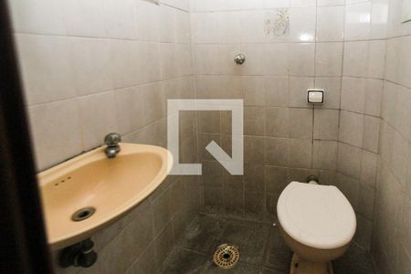 Casa à venda com 300m², 4 quartos e 6 vagasBanheiro de serviço