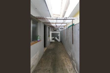 Casa à venda com 300m², 4 quartos e 6 vagasCorredor externo