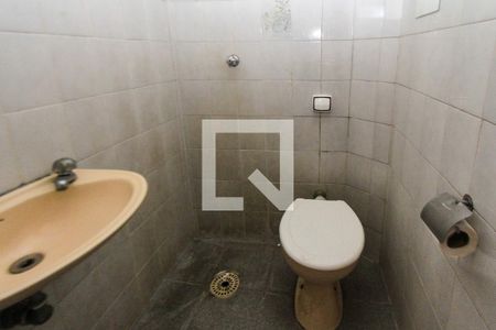 Casa à venda com 300m², 4 quartos e 6 vagasBanheiro de serviço