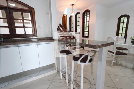 Casa à venda com 300m², 4 quartos e 4 vagasCozinha