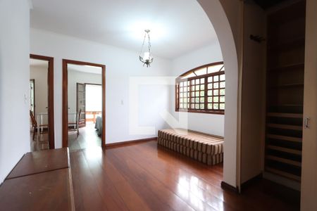 Casa à venda com 300m², 4 quartos e 4 vagasHall dos Quartos