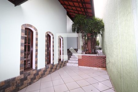 Casa à venda com 300m², 4 quartos e 4 vagasGaragem