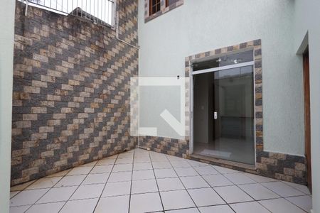 Casa à venda com 300m², 4 quartos e 4 vagasEntrada de serviço