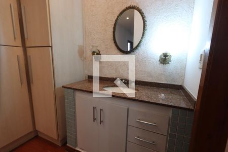 Casa à venda com 300m², 4 quartos e 4 vagasBanheiro da Suíte