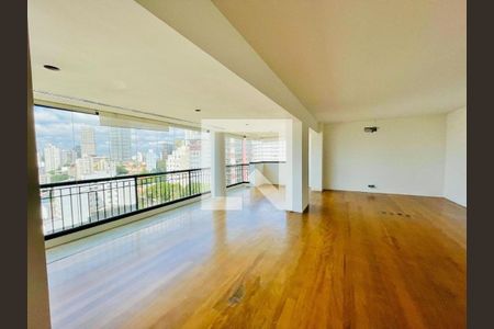Apartamento à venda com 3 quartos, 215m² em Sumaré, São Paulo