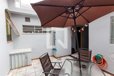 Casa à venda com 300m², 2 quartos e 4 vagasQuintal