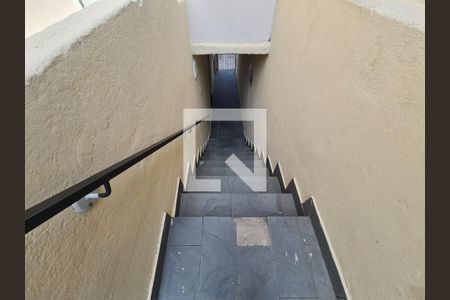 Casa para alugar com 30m², 1 quarto e sem vagaEscada acesso ao imovel 